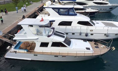 10 Person Motor Yacht Rental in İstanbul, Turkey