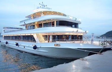 Book a Dinner Cruise in İstanbul, Turkey for 500 people!