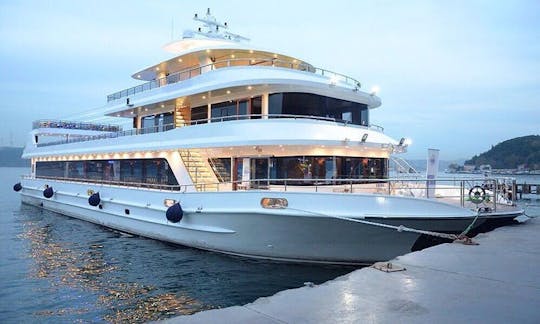 Book a Dinner Cruise in İstanbul, Turkey for 500 people!