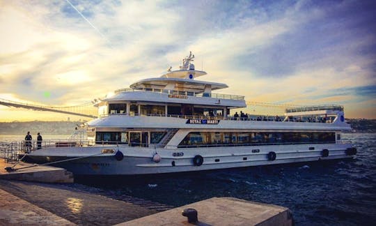 Book a Dinner Cruise in İstanbul, Turkey for 500 people!