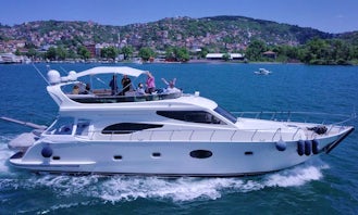 Cruise the waters of İstanbul with this Luxury Yacht