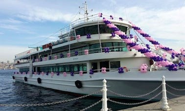 Location de bateaux de croisière pouvant accueillir jusqu'à 500 personnes à Istanbul