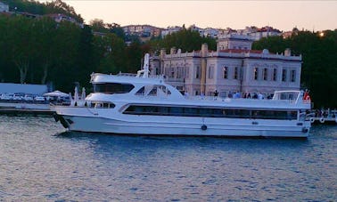 ¡Reserva un crucero con cena en Estambul!