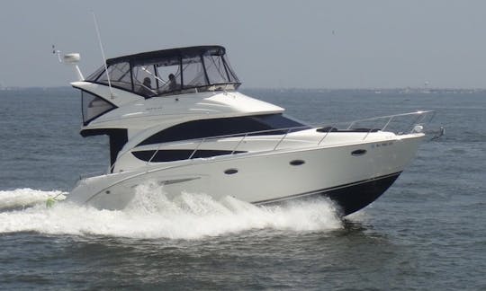 35' Meridian Luxury Yacht Cruiser For Rent in Fort Washington