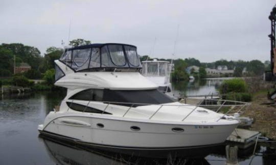 35' Meridian Luxury Yacht Cruiser For Rent in Fort Washington