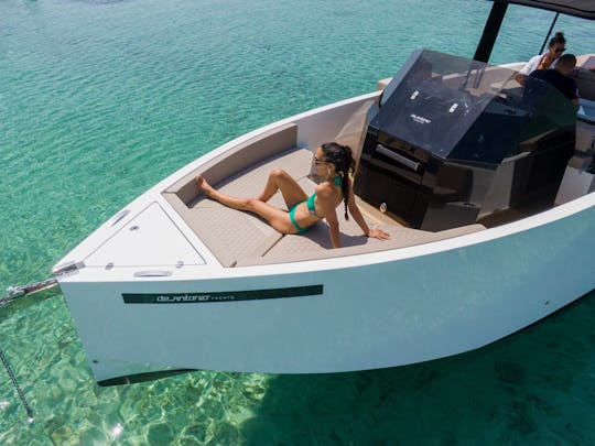 De Antonio 28 Open Stylish Boat for Charter