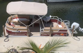 18' Party Barge Pontoon for rent in Cudjoe Key, Florida!!! Multi day, weekly, or monthly rental. We deliver!