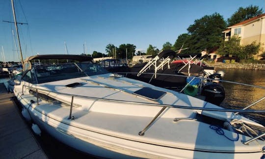 Classic 34’ SeaRay Yacht for Party Cruise in Cornelius, North Carolina