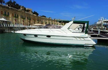 Fairline Targa 34 for Tour or Adventure!! Boat includes fuel for 30nm and skipper. Day trip is 8 hrs.