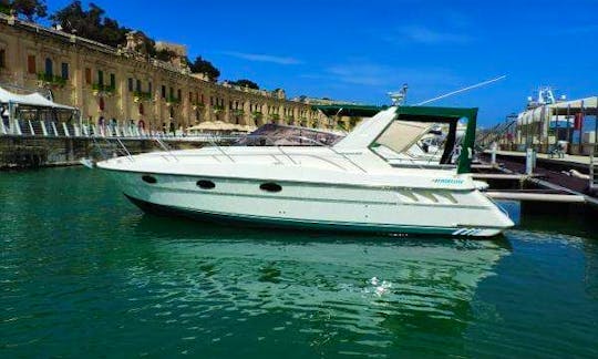 Fairline Targa 34 for Tour or Adventure!! Boat includes fuel for 30nm and skipper. Day trip is 8 hrs.