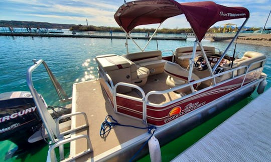 Awesome Sun Tracker 20 DLX Party Barge- Fish in Lake Havasu City