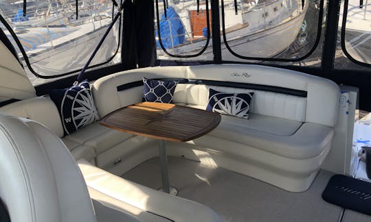 SeaRay Sundancer 41' Power Sport Yacht Crusie in Sag Harbor