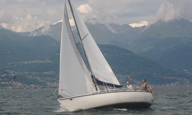 Comet 800 à Pianello del Lario - Croiseur à cabine à voile (25 pieds)