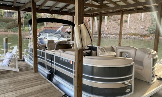 Cruise and Play on Lake Norman in a Sylvan Pontoon!!