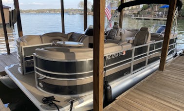 Naviguez et jouez sur le lac Norman à bord d'un ponton Sylvan !