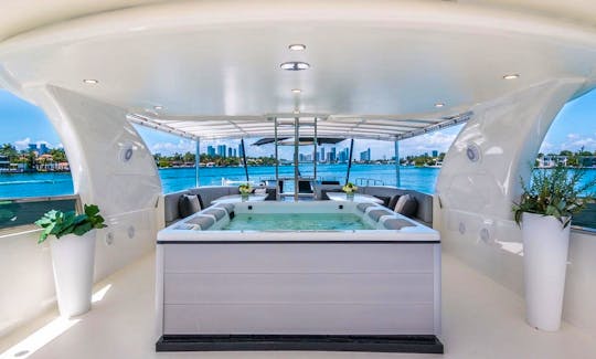 110' Horizon Incredible Luxury Super Yacht For Charter in Miami Beach
