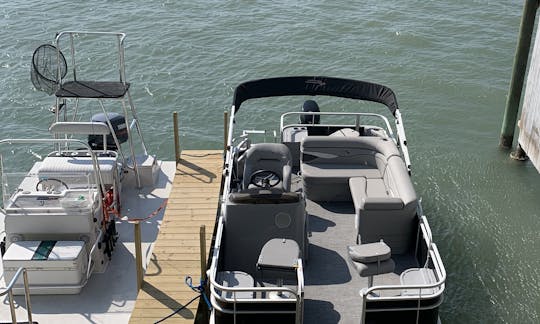 19' Bennington Pontoon Boat for Rent at South Padre Island!