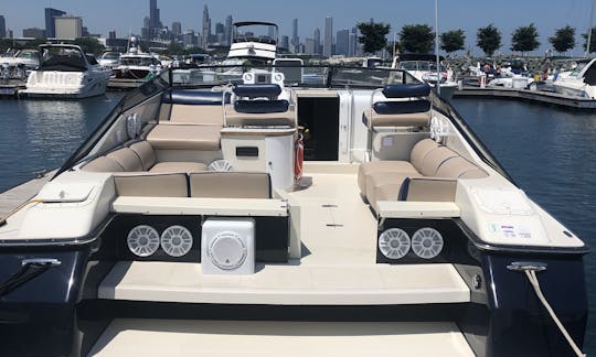 40ft Yacht w/ Huge open seating area!