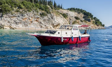 Louez et conduisez un bateau à moteur Adriatic 790 à Dubrovnik, Croatie