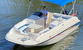 Beautiful and Super Comfortable 22' Bayliner Rendevouz Deck Boat