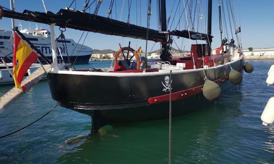 Location de groupe exclusive vers les îles de Formentera à bord d'un voilier pirate - Tout compris !