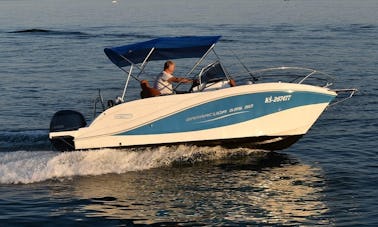 Louez un bateau à moteur Barracuda 595 avec ou sans skipper à Kaštela