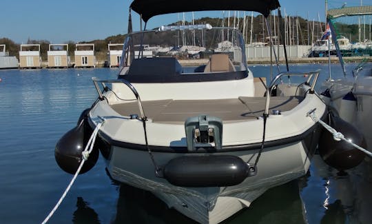 Quicksilver 605 Sundeck With Mercury 150 Pula