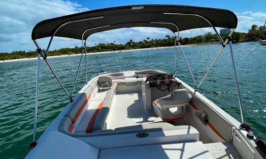 Starcraft Open Deck 22' fun for the whole family or crew!!