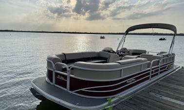 3 Day Minimum** 2018 Sun Tracker Party Barge 24 DLX Pontoon Boat | Lake Texoma