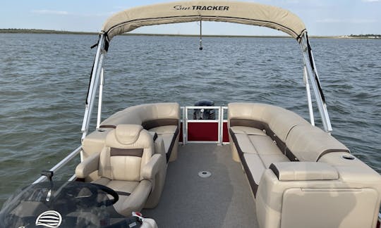 2018 Sun Tracker Party Barge 24 DLX Pontoon Boat | Lake Ray Hubbard |