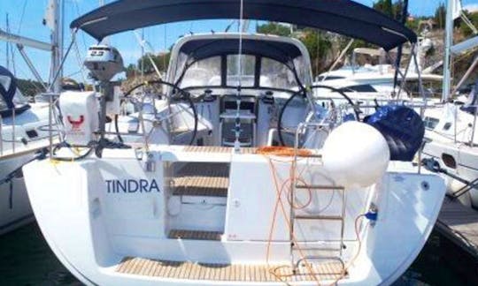 Tindra Beneteau Oceanis 50 Sailing Yacht Rental in Primorsko-goranska županija, Croatia
