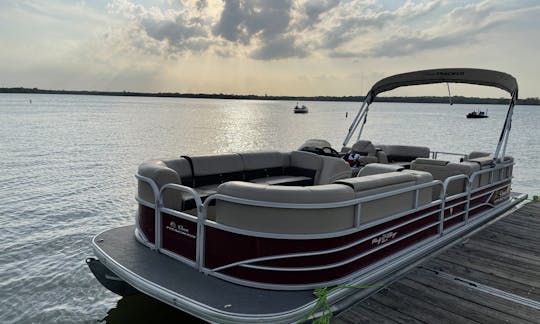 3 Day Minimum** 2018 Sun Tracker Party Barge 24 DLX Pontoon Boat | Lavon Lake