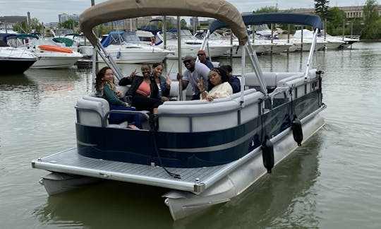 Amazing 22' Pontoon in Washington D.C.