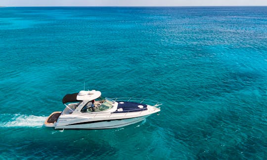 38' Four Winns Motor Yacht for up to 6 people in Playa del Carmen, Quintana Roo