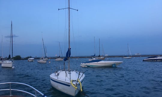 Beautiful Ranger 22 Sailboat for rent in Chicago Monroe Harbor