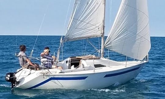 Beautiful Ranger 22 Sailboat for rent in Chicago Monroe Harbor