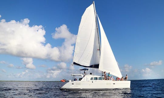 Catamaran Lagoon 42 in Puerto Aventuras