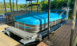 Apex Qwest Tritoon 22' New Pontoon Boat! W/ Rental Property Only
