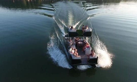 Party Pontoon | ¡Parque acuático flotante en Lake Tahoe! - 8 horas
