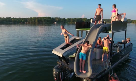 Party Pontoon | ¡Parque acuático flotante en Lake Tahoe! - 8 horas
