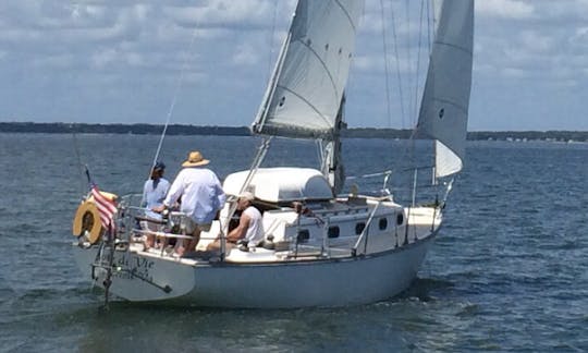 Alquiler de veleros por la bahía de Chesapeake: 33 pies en Cabo Dory navegando desde Kilmarnock, Virginia