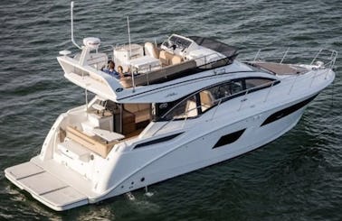 2019 Luxury Yacht with Fly Bridge 2 full bathrooms 2 bedrooms up to 12 People in Brooklyn New York