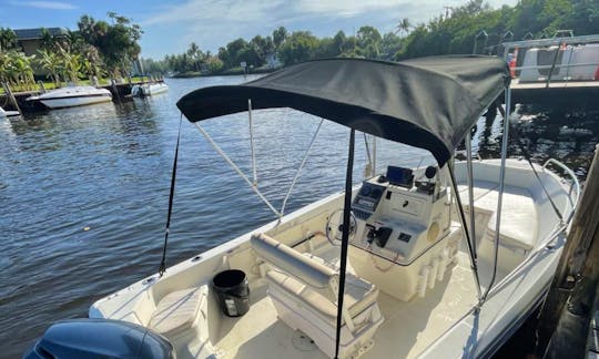 Hydrasports 18 ft, great for sand bar and perfect for fishing!!!
