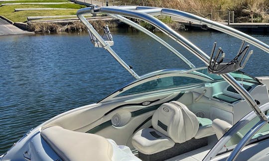 Rent an 2001 Celebrity 20' Powerboat for a fun day at any lake!!