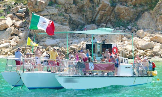 Location d'un petit trimaran à Cabo San Lucas, au Mexique