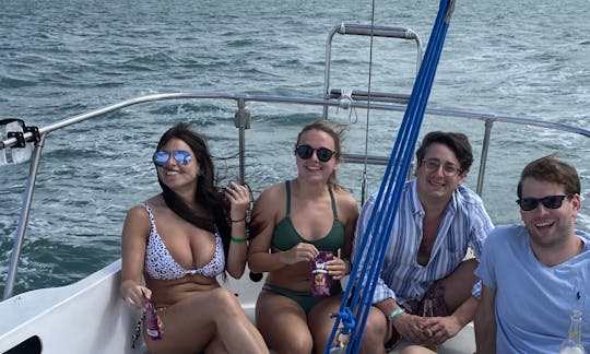 Naviguez en bateau privé à bord d'un sloop Classic 1969 à San Juan, Porto Rico