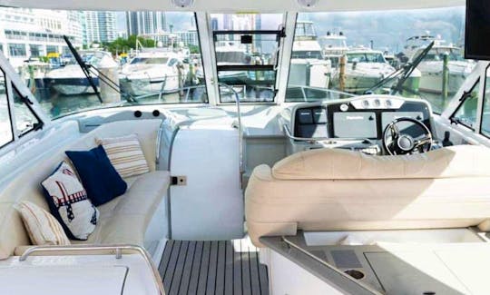 55' Luxury Formula Yacht Charter in Miami with Captain Felix