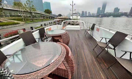 40 Person Dinner Cruise in Shanghai Shi