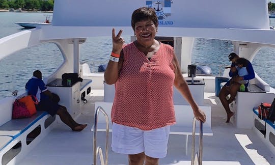 Party Boat in Playa Juan Dolio hold up to 100 guests
