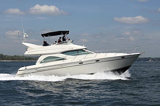 52’ Maxum FlyBridge Yacht - Fuel Included